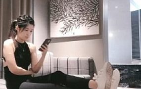 【聆彤】晨跑后虐狗-脚垫/黑船袜脚耳光/头顶鞋惩罚