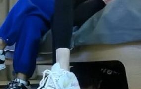 【文文文】双素人S-运动鞋踩虐/转胯/棉袜舔闻【双视角版】