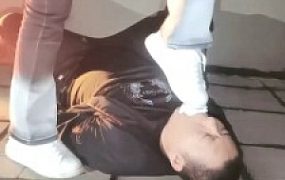 【女巫大人】阳台暴虐跟踪狂-踩狗爪/狗爬行/耳光舔脏鞋/棉袜塞嘴