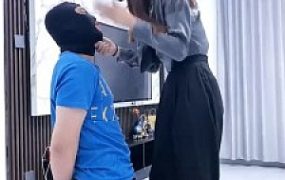 【美娜格格】连环耳光/AJ踢踹/捏狗舌/鞋插嘴/踩踏骑马