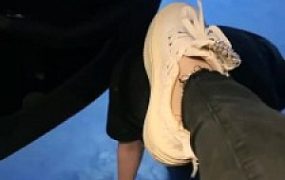 【琪琪大人】户外车库让狗跪舔裸足  JS23060801