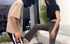 【狗哥】裸足插嘴/吃白袜/运动鞋全体重踩/气味羞辱/踢裆