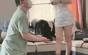 【领主老大】教训偷窥狂/高跟碾头/踩狗爪上楼梯/踩踏深喉