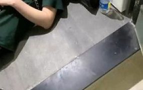 【香菜】萝莉S-皮鞋踩喂食/头压马桶/喝圣水漱口水【完整版】