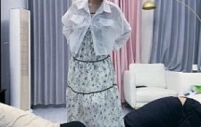 【麋鹿银儿】长裙女神暴力耳光物化双奴-脚踏板/坐垫/浓痰喂食