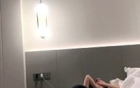 【汐月】趁女主睡觉偷舔脚的下场