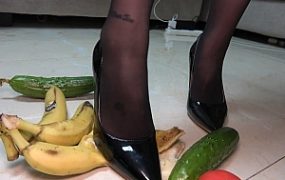 【彼岸花】追求者变成水果蔬菜被暴踩暴剁 YC-230615-9