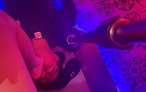 【第5风格】Ktv里被服务员虐待强制舔脚