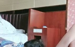 【调教视频】【lucky】裸足踩/骑马转胯/插嘴