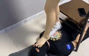 【调教视频】【精神小妹】强制原味呼吸/踩踏深喉/暴力踢踹跺头