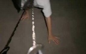 【调教视频】【泡芙大大】深夜户外遛狗/黑丝裸足下跪闻舔