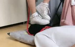 【调教视频】【金桔小主】长腿S空军一号白船袜踩狗子