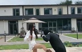 【调教视频】【沅芷大人】户外虐枷锁狗-踢裆/靴碾/踩头