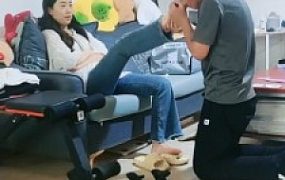 【嘉文】喂口水/手脚并用抽耳光 B2175