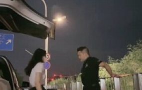 【禾未】户外高跟踢裆/闻舔小白鞋白袜/狗链骑马遛狗【双视角版】