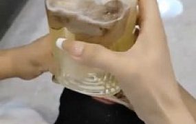 【辣姐】丝袜泡圣水/运动鞋裸足脚下奴