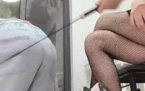 【樱子大人】皮鞋网袜诱惑舔/闻白袜/狗爬