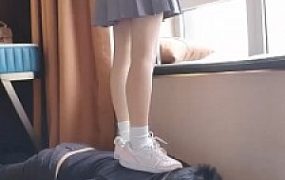 【米噢】运动鞋白袜全体重踩地毯