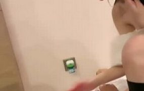 【奶罐】素人入圈首调-全体重踩踏/脚喂酸奶