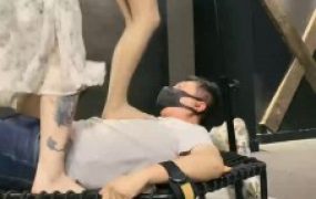 【冰诺】高跟肉丝全体重跳踩人体蹦床