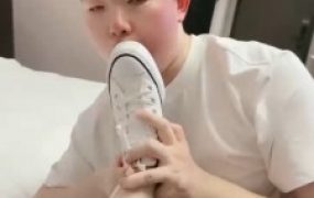 【知世sama】素人小姐姐-帆布鞋白袜气味辱