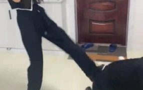 【精神小妹】踩手窒息+花式耳光