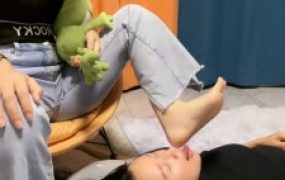 【伊晨】开发抖M闺蜜下跪做狗【上】