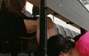 【爱可呀】教室大冒险-女慕随机清理素人鞋子