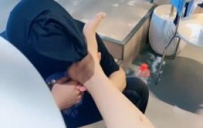 【艾莉】开发上门按摩技师舔裸足