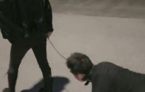 【桃幼幼】小区楼下长靴遛狗