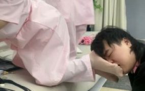 【伊诺】双护士小姐姐-踩踏喂食/转胯骑马