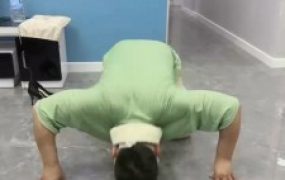 【辣姐】黑丝高跟恋足调/磕头伺候