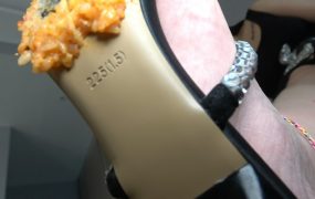 【彼岸花】高跟鞋底美食羞辱