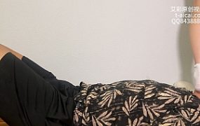 茵茵白棉袜踮脚踩全身