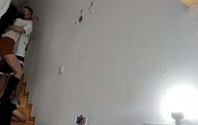 双机位小鱼女神情侣主边KISS边踩头羞辱追求者舔靴子