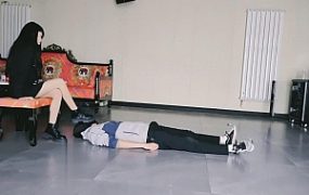 【苏西】家奴舔闻短靴白棉袜jio