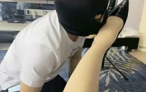 【安琪】高跟肉丝-女老板折磨男下属