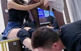 【麋鹿银儿】情侣奴-舔脏鞋/奴下奴/骑马/脚插嘴