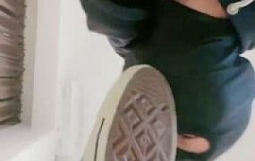 【甜一】高帮帆布鞋踩踏/吃口水/舔脏鞋/裸足插嘴