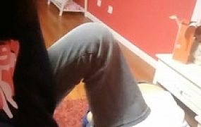 【小琪】学生S小白鞋黑丝闻舔/碾压喂食【完整版】