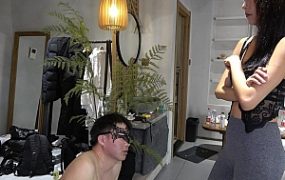 【双胞胎萌主】舔脏鞋底，暴踹狗脸，暴力耳光