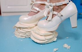 【芊芊】三双鞋踩馒头做狗脸 动态视角