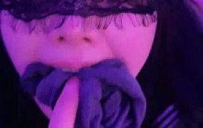 【美美子】KTV女慕伺候-闻靴/臭袜脚捂脸/裸足插嘴舔