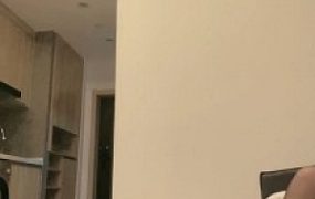 【不期而遇】闻舔黑丝脚/踩踏/强制圣水虐小白狗