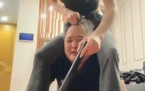 【暴力美学】鞋底耳光/电棍虐打/转胯/全体重踩/白袜脚喂食