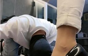 【辣姐】运动鞋全体重踩/船袜脚插嘴/吃袜子/口水吐脸