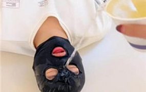 【海绵大大】臀部坐头/运动鞋白棉袜踩踏/转胯/灌圣水