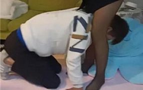 【温妤】双S-黑丝美腿踩奶狗