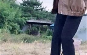 【允薇】庄园清理女主脏泥靴底/鞭打飞踹踩踏