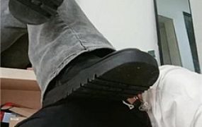 【爱可呀】在天台玩弄你们女神